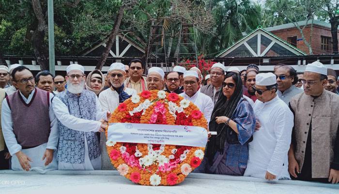 বঙ্গবন্ধুর সমাধিতে ১০৩ বিচারপতির শ্রদ্ধা