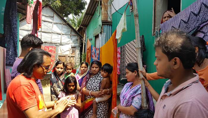 করোনাভাইরাস প্রতিরোধে মানুষের পাশে দাঁড়িয়েছে সুবর্ণগ্রাম
