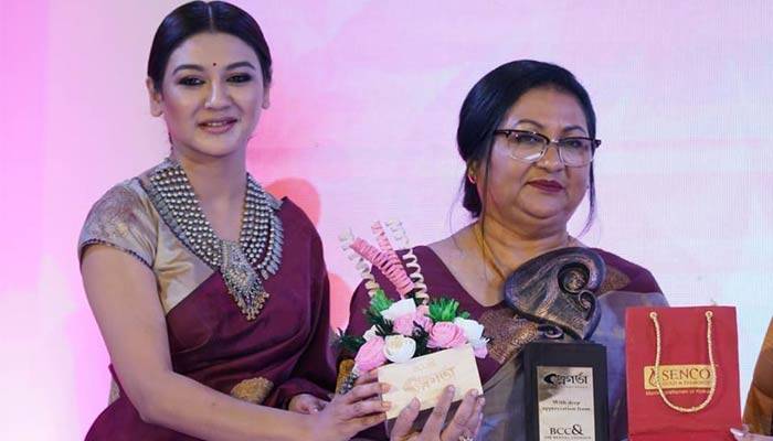 কলকাতায় জয়া অনন্যা, মা রত্নগর্ভা