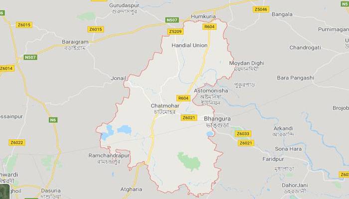চাটমোহরের একটি গ্রাম লকডাউন