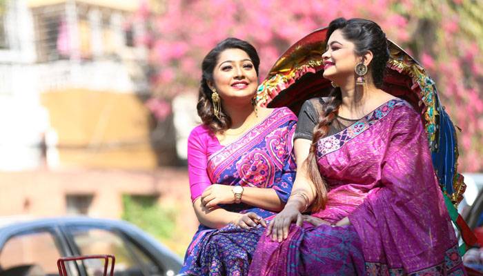 বেগুনি রঙে আঁকা