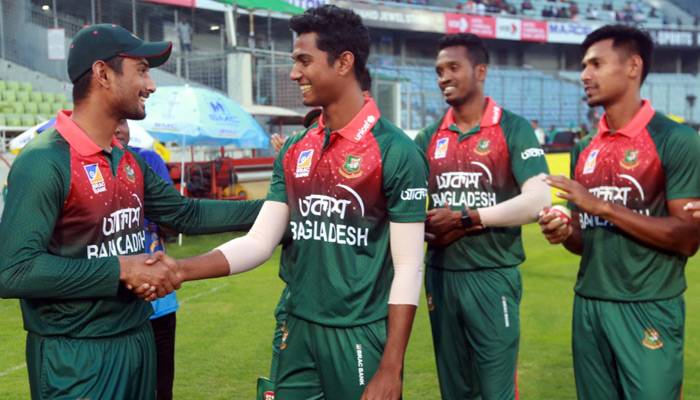 অল্পেই আটকা জিম্বাবুয়ে