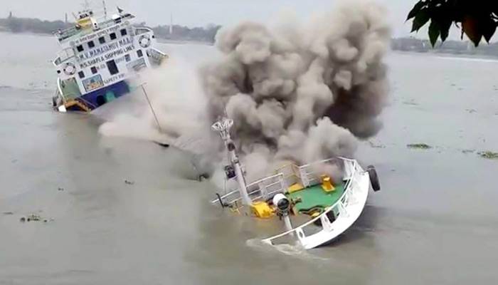 পশ্চিমবঙ্গে ডুবল বাংলাদেশি বার্জ