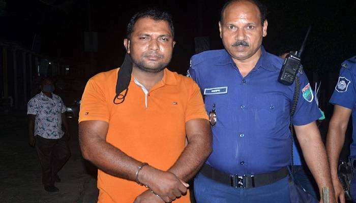 ডাক্তার সেজে অপারেশন করছিলেন ওয়ার্ডবয়