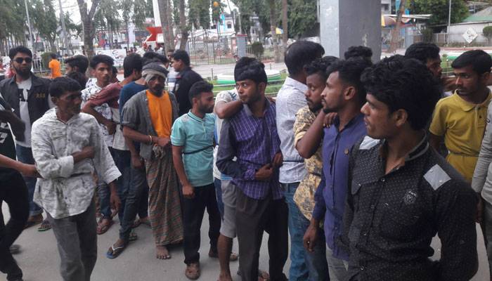 আওয়ামী লীগ নেতার মদের দোকানে অভিযান, আটক ৫০