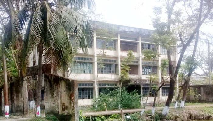 ১৫ বছর ধরে শিক্ষকদের দখলে ছাত্রাবাস