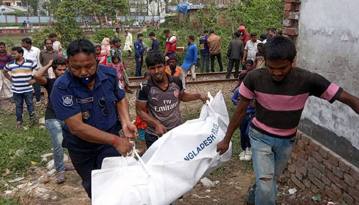 ঝোপের মধ্যে পড়ে ছিল রিকশাচালকের লাশ