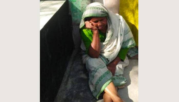 ছেলের বউ করলো মারধর, ছেলে করলো ঘরছাড়া