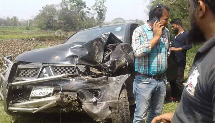 দুর্ঘটনায় দুমড়ে-মুচড়ে গেল ভিসির গাড়ি