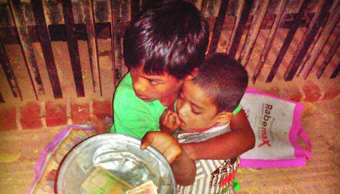 পথের পাশে