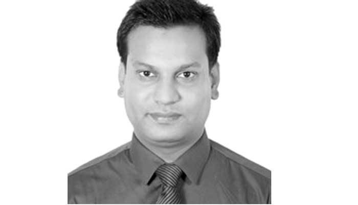 ক্ষুদ্র ব্যবসায়ী টিকবে কীভাবে