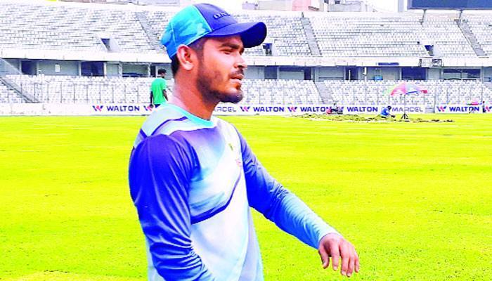 সুনসান শেরেবাংলায় একা ক্রিকেটার শামসুর রহমান