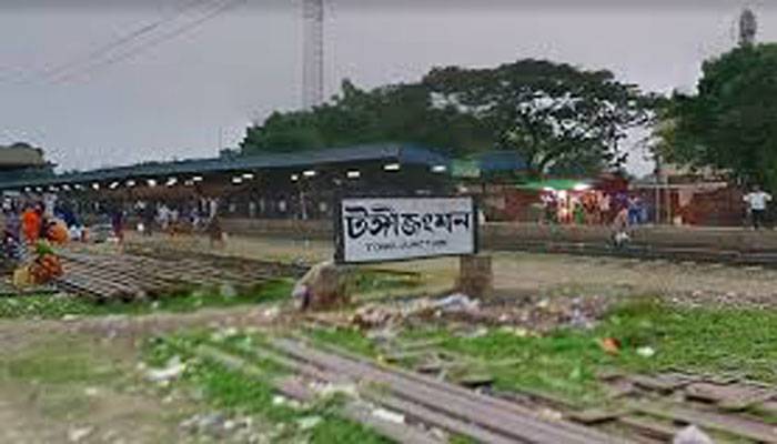 ট্রেনের দরজায় দাঁড়ানো যুবকের প্রাণ গেল ছিনতাইকারীর ছুরিকাঘাতে