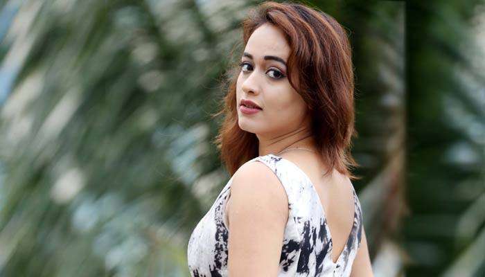অহনা যে কারণে অভিনয় কমিয়ে দিলেন
