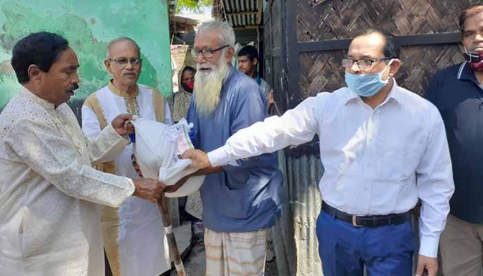 বাগেরহাটে ৪ হাজার পরিবারের মাঝে খাদ্যসামগ্রী বিতরণ