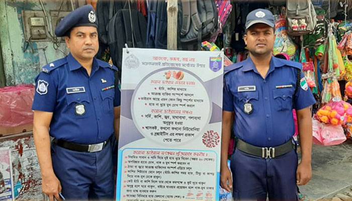 করোনা মোকাবিলায় দৌলতপুর থানা পুলিশের সচেতনতা বৃদ্ধি