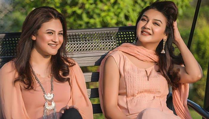 দেখতে হুবহু জয়ার মতোই!