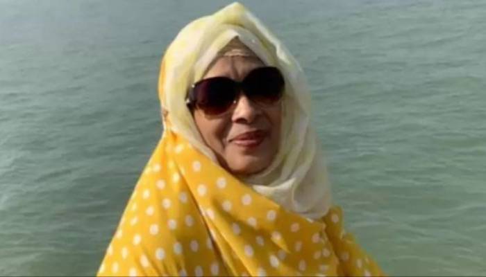 শিক্ষকের বিচ্ছিন্ন হাত জোড়া লাগানোর চেষ্টা চলছে