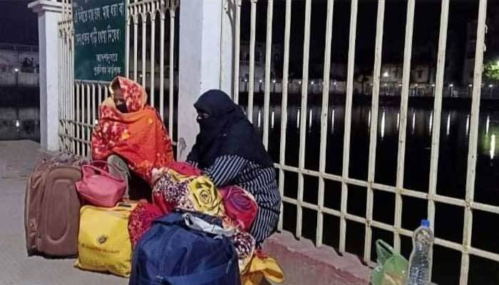 সেই দম্পতিসহ ১২ জন দেশে ফিরেছেন