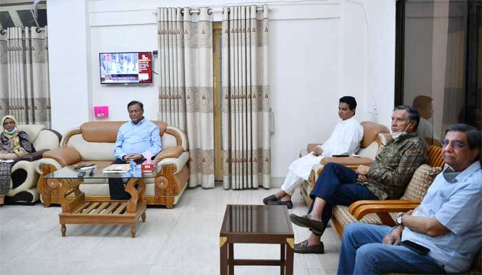 গুজবের বিরুদ্ধে ভূমিকা রাখছে মূলধারার গণমাধ্যম