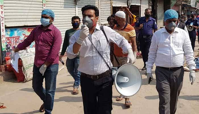করোনা মোকাবিলায় দিনরাত ছুটছেন এক ইউএনও