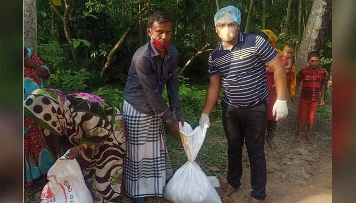 লক্ষ্মীপুরে খাবার, লিফলেট ও মাস্ক বিতরণ, মাঠে সেনাবাহিনী