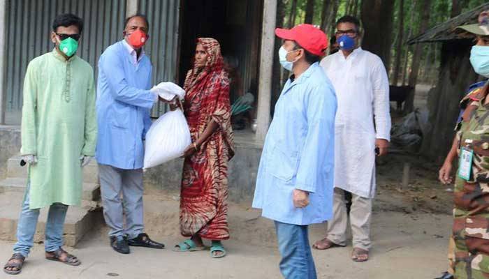 ‘বস্তার মধ্যি চাল, ডাল, তেল, নুন সবই আছে’