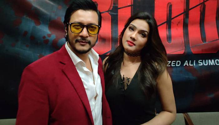 ইমনের থুতনি ফাটিয়ে দেওয়ার হুমকি মাহির