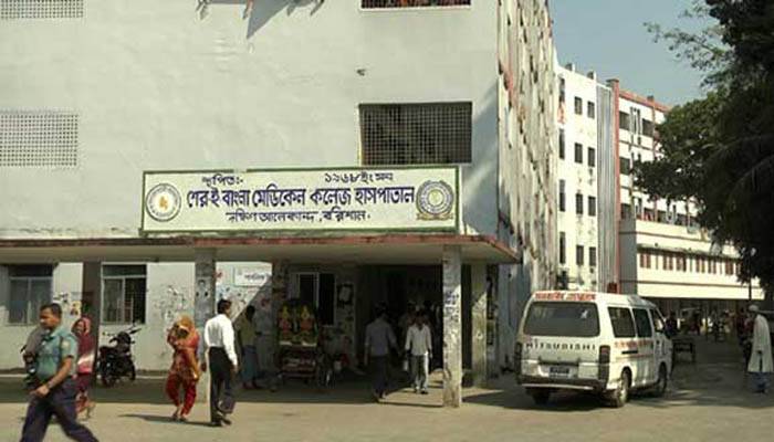 বরিশালে গুজব ছড়িয়ে হাসপাতাল থেকে তাড়ানো হচ্ছে রোগী