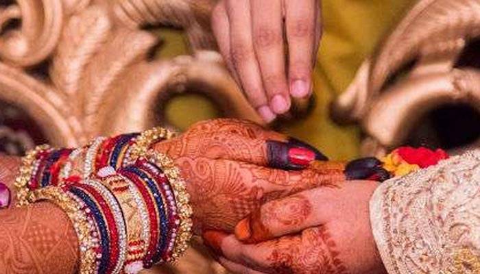 দ্বিতীয়বারের মতো বরের বাবা ও কনের মায়ের পলায়ন