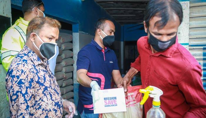 ১০ দিনের খাবার পেয়ে ২০০ অটোচালকের পরিবারে স্বস্তি