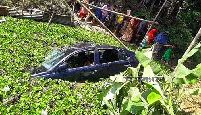 মুরাদনগরে প্রাইভেটকার খালে পড়ে স্বামী-স্ত্রীসহ নিহত ৩