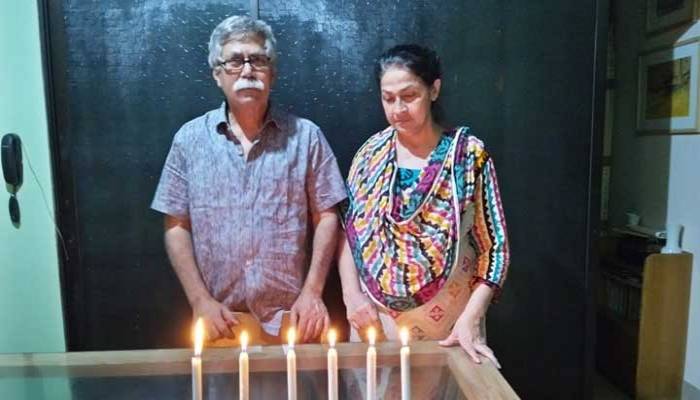 গণহত্যায় শহীদদের স্মরণে মোমবাতি প্রজ্জ্বলন