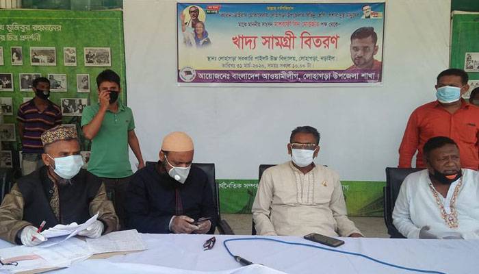 করোনাভাইরাস মোকাবেলায় মাশরাফির খাদ্যসামগ্রী বিতরণ