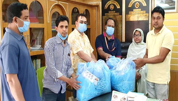 সমকাল সুহৃদ ও চিসিং বাংলাদেশের উদ্যোগে ১ হাজার পিপিই বিতরণ