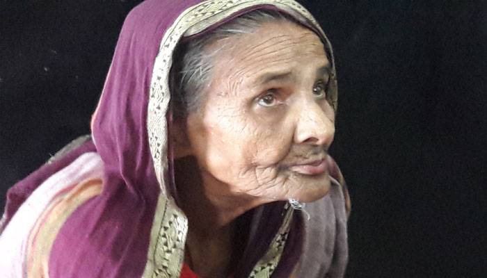 আজও ছেলের হাতে মার খেয়েছেন এই বৃদ্ধা