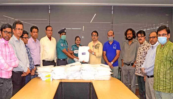 সমকাল সুহৃদ সমাবেশ ও আল-খায়ের ফাউন্ডেশনের উদ্যোগে পিপিই পেল পুলিশ