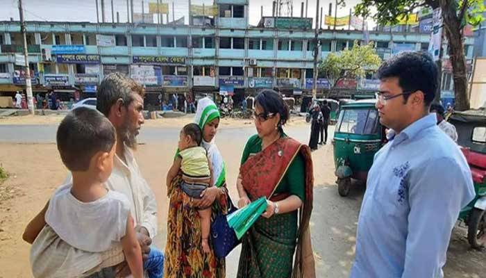 করোনা ঠেকাতে মাঠে নামলেন পটিয়ার ইউএনও