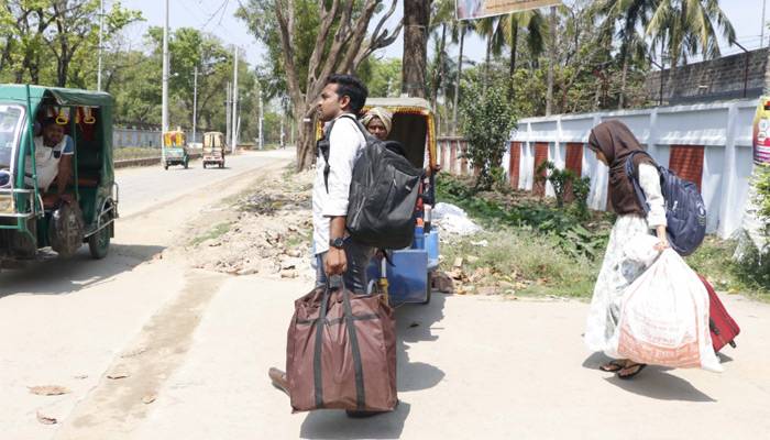 করোনা আতঙ্ক রাজশাহী ছাড়ছেন শিক্ষার্থীরা