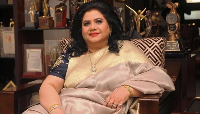 লন্ডনফেরত রুনা লায়লা হোম কোয়ারেন্টাইনে