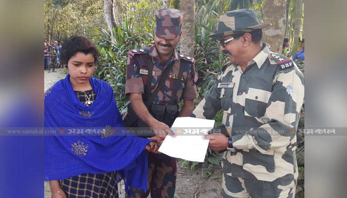প্রেমিকের কাছ থেকে নিয়ে বিএসএফের হাতে