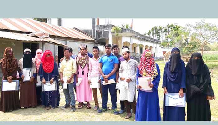 বাড়তি ফি না দেওয়ায় ২ ঘণ্টার পরীক্ষা ১৫ মিনিটে শেষ