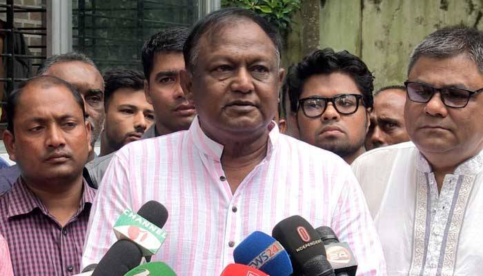 আতঙ্কিত হয়ে অতিরিক্ত পণ্য কেনার প্রয়োজন নেই: বাণিজ্যমন্ত্রী