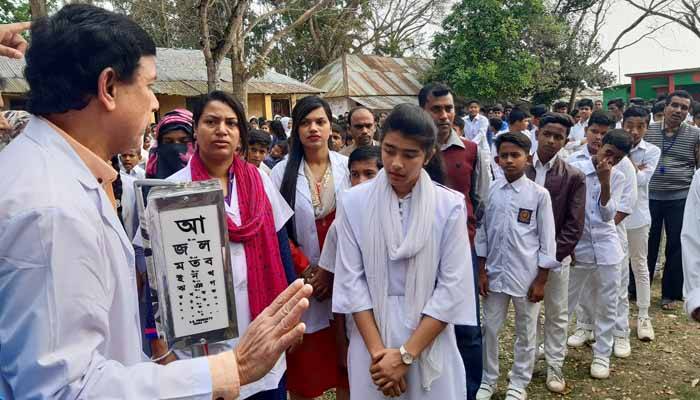 সুহৃদ সমাবেশের উদ্যোগে ৫ শ’ শিক্ষার্থীর দৃষ্টি পরীক্ষা