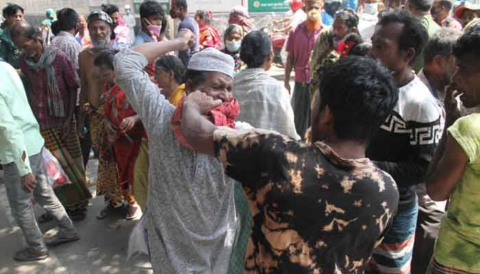 ঝুঁকি বাড়ছে বিশৃঙ্খল বিতরণে
