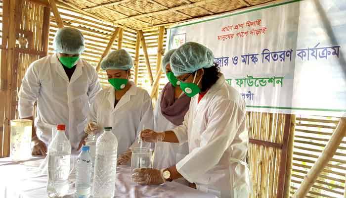 করোনা প্রতিরোধে মানুষের পাশে সুবর্ণগ্রাম