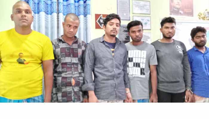 পীরগঞ্জে পুলিশ পরিচয়ে ছিনতাই, আটক ৬
