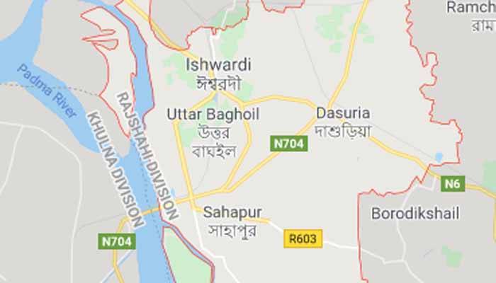 ঈশ্বরদীতে যুবসমাজের উদ্যোগে দুই এলাকা লকডাউন