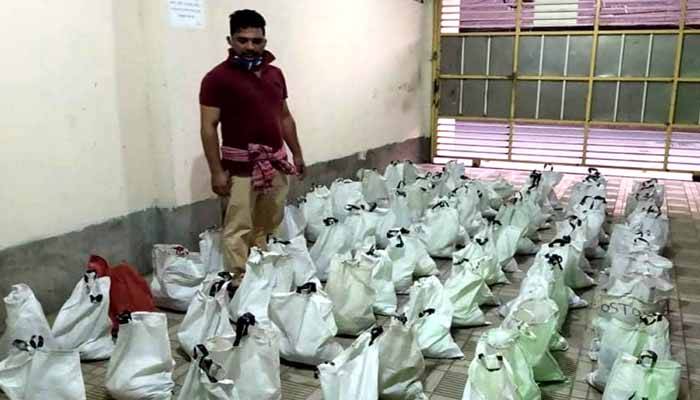 বাবুগঞ্জে দরিদ্রদের পাশে দাঁড়িয়েছে সাধারণ মানুষ