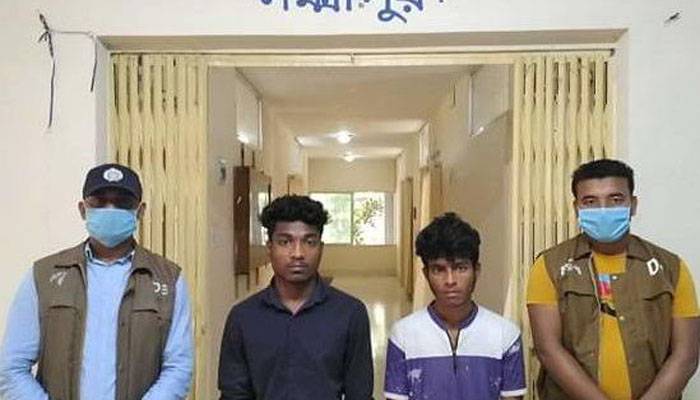 লক্ষীপুরে অস্ত্র ও গুলিসহ দুই মাদক ব্যবসায়ী আটক
